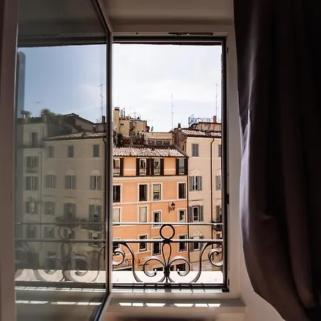 Fellini Design Suites Romе *